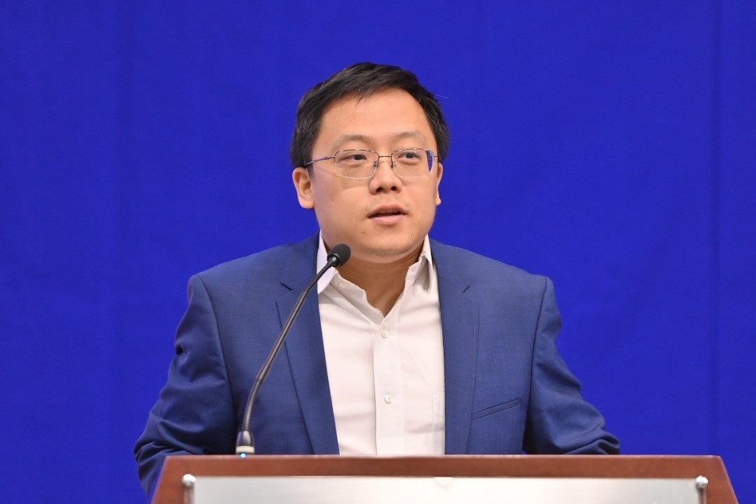 pic5李轩涯总监讲话.jpg